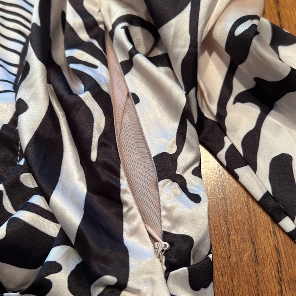 Akira She's Dangerous Low V Mini Dress Ivory Colored With Lion Faces Size XL - Picture 8 of 10